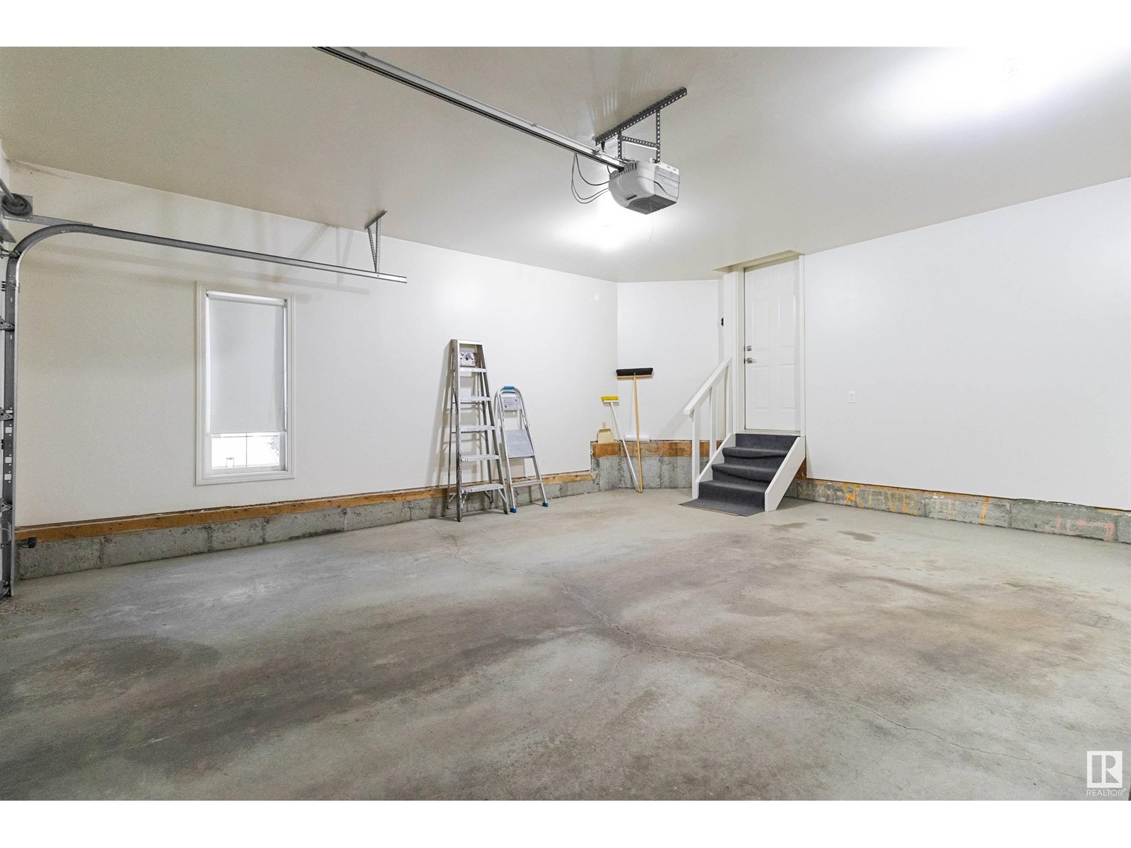 Photo 5 of 7 10848 8 Av Sw, Edmonton AB