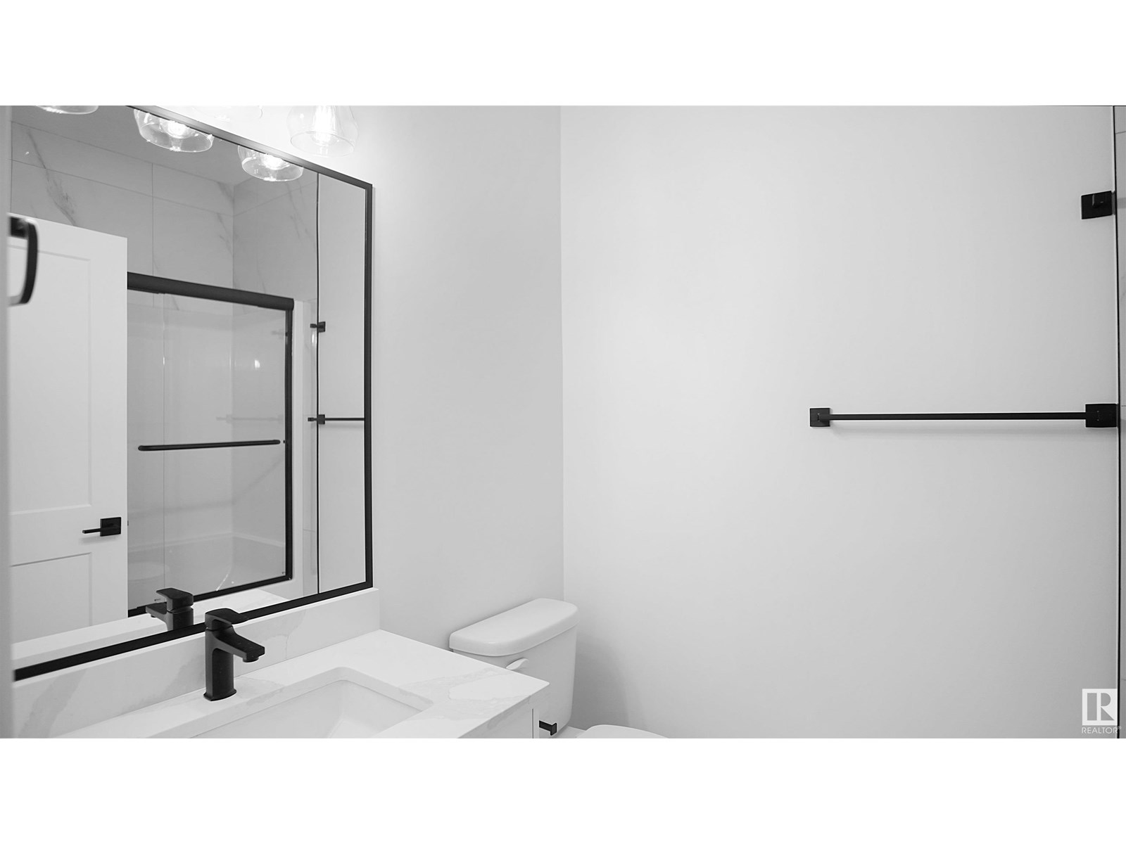 Photo 15 of 711 31 Av Nw, Edmonton AB