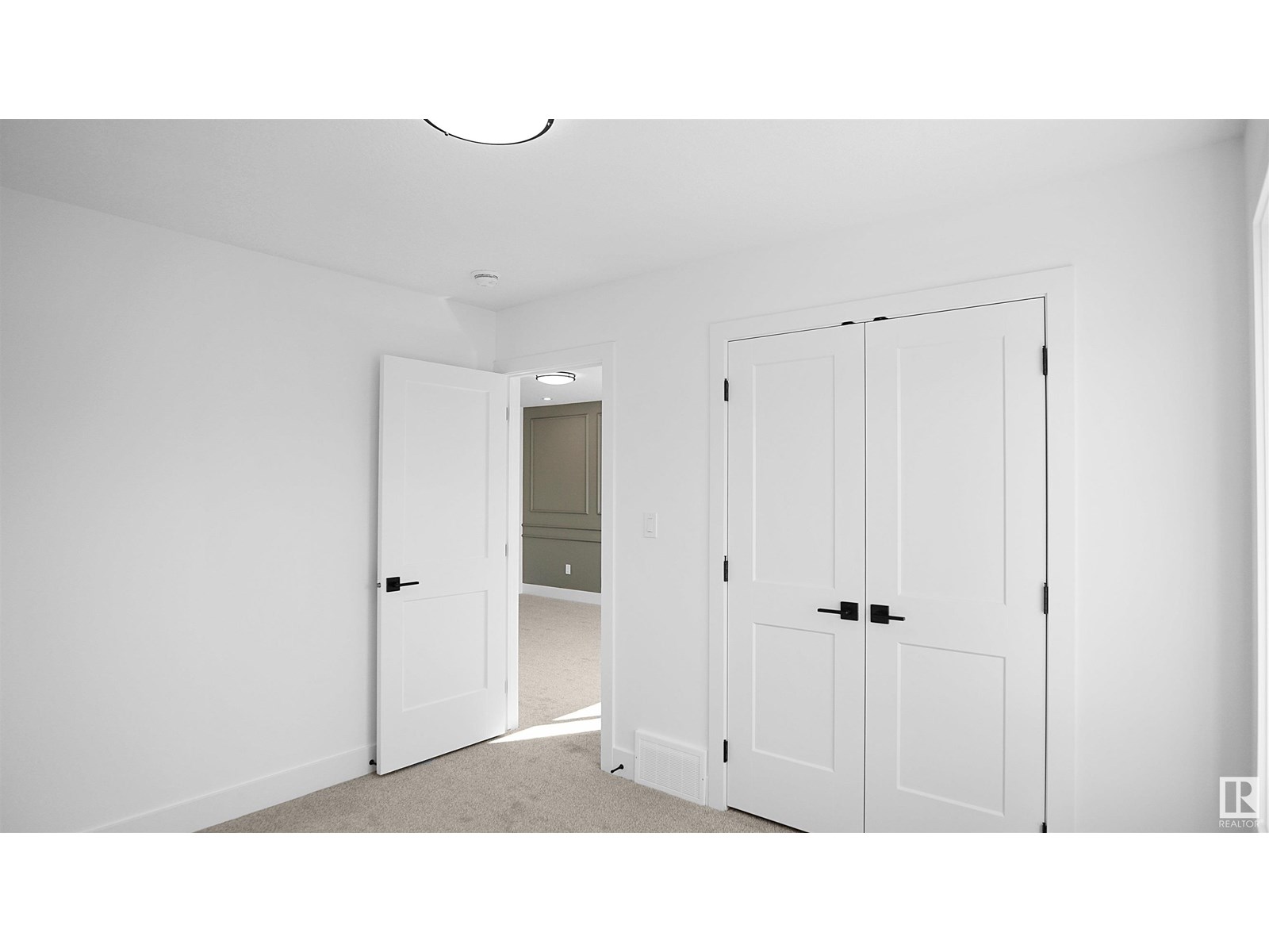 Photo 27 of 711 31 Av Nw, Edmonton AB