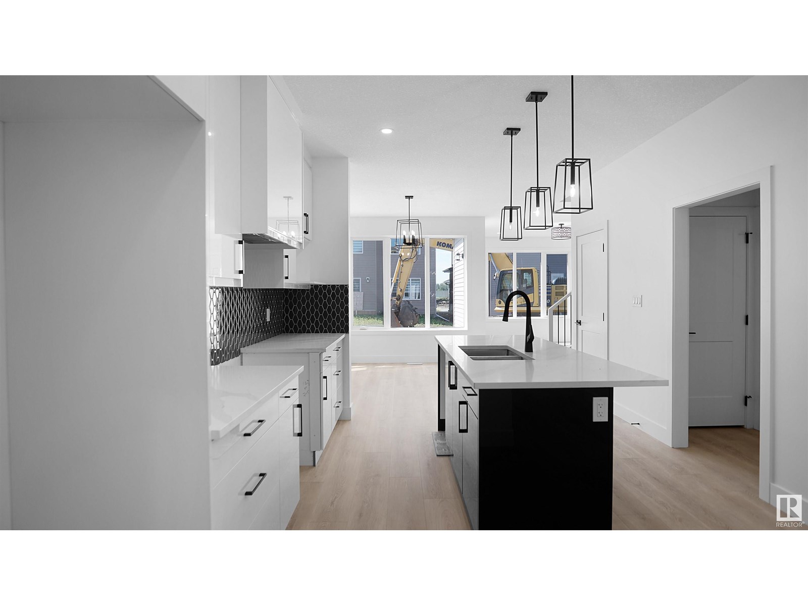 Photo 3 of 711 31 Av Nw, Edmonton AB