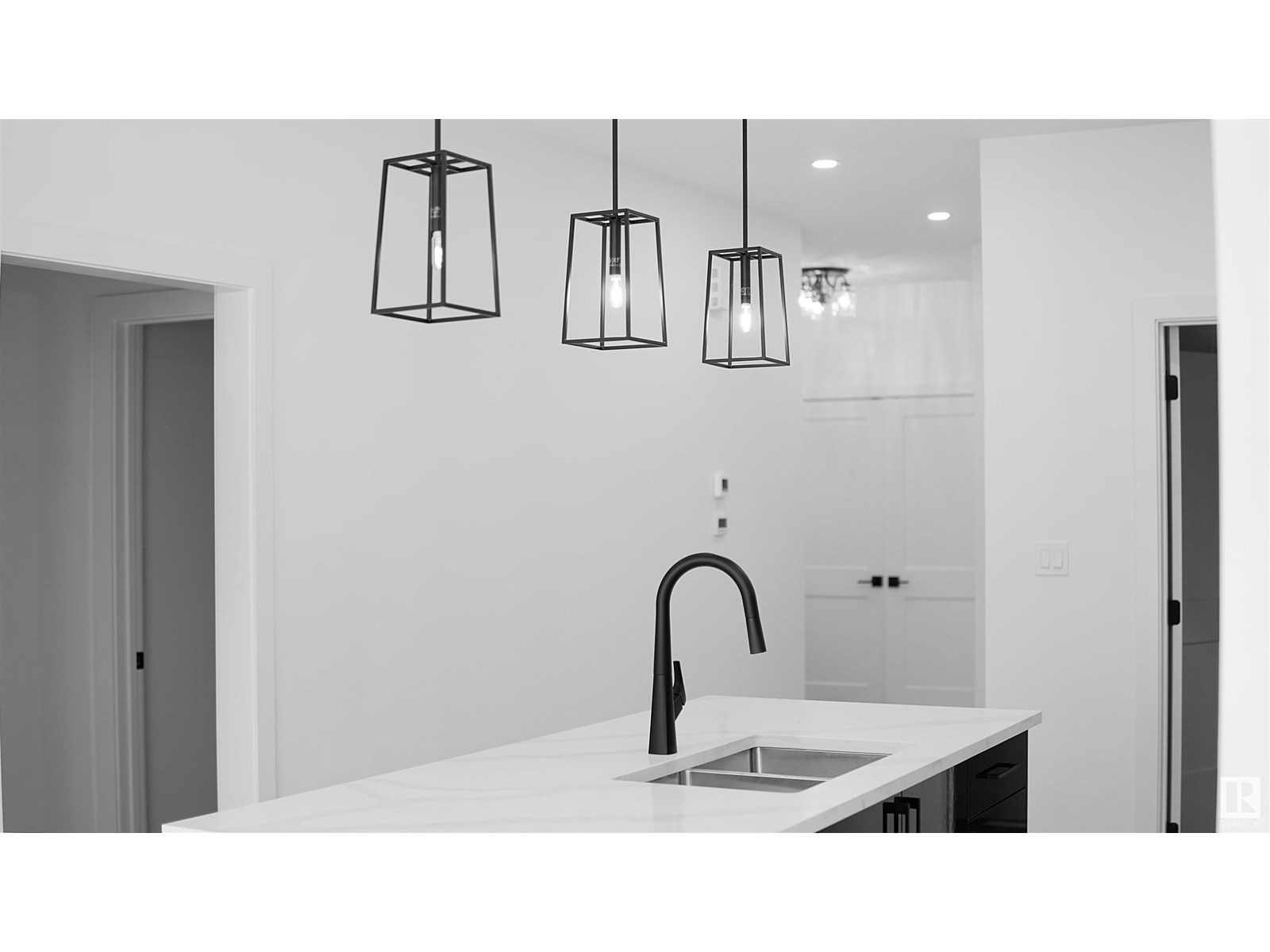 Photo 38 of 711 31 Av Nw, Edmonton AB