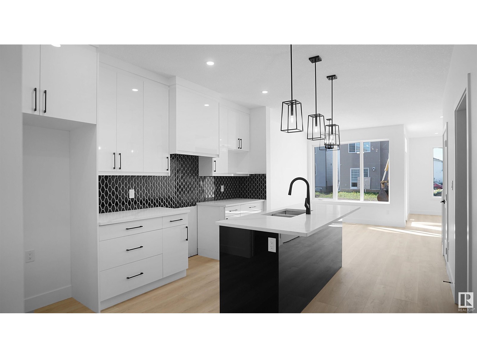 Photo 4 of 711 31 Av Nw, Edmonton AB
