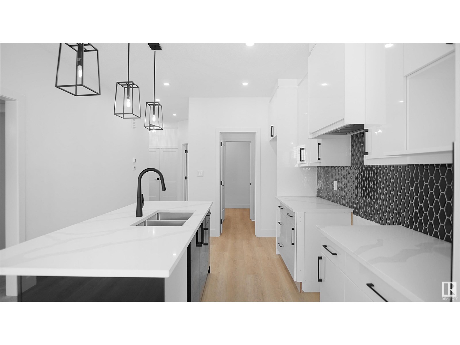 Photo 6 of 711 31 Av Nw, Edmonton AB