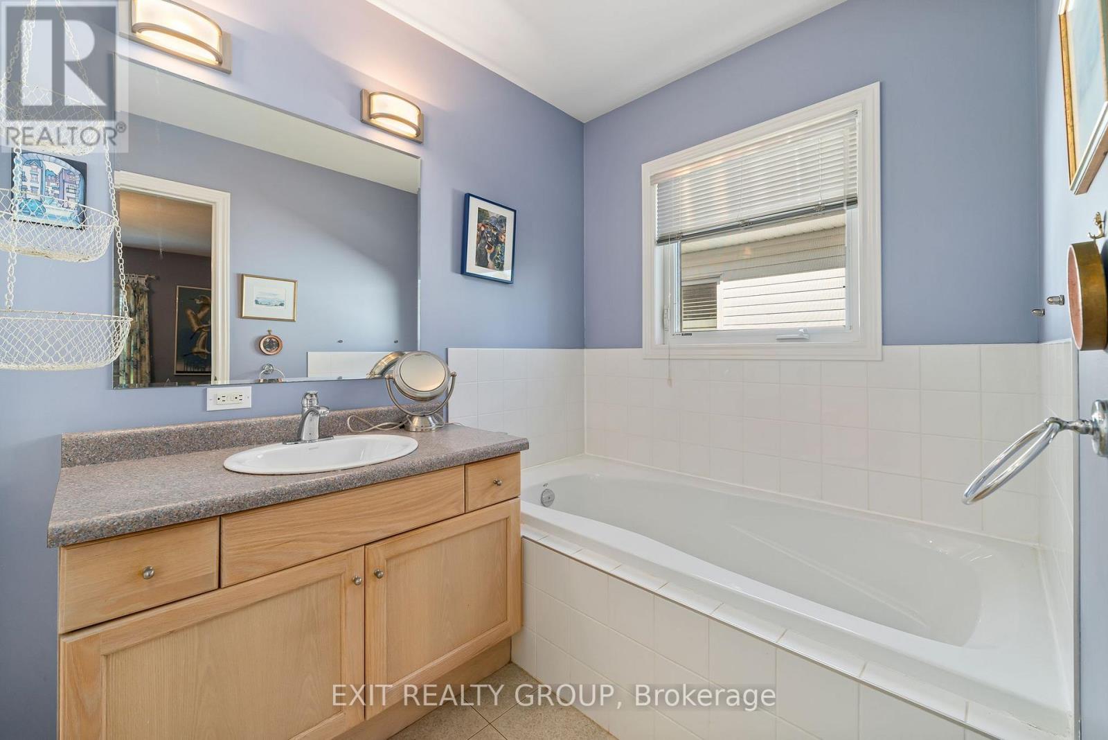 Photo 14 of 26 Aletha Drive, Prince Edward County ON