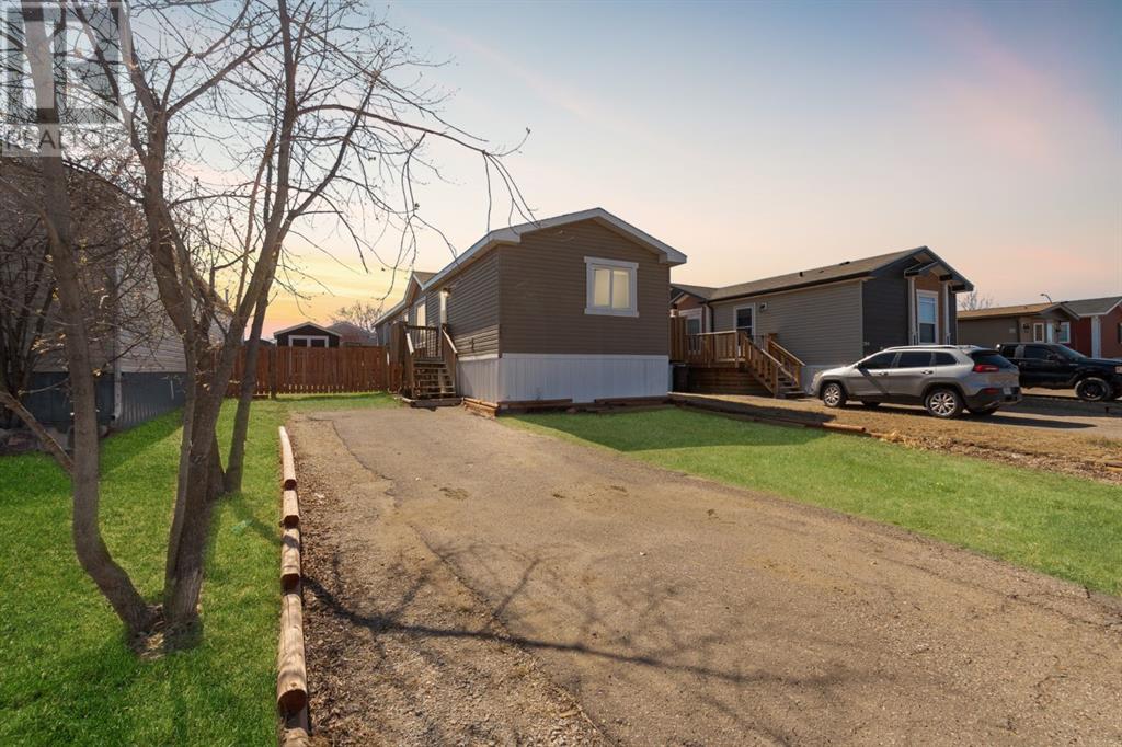 Photo 2 of 280 Clausen Crescent, Fort Mcmurray AB