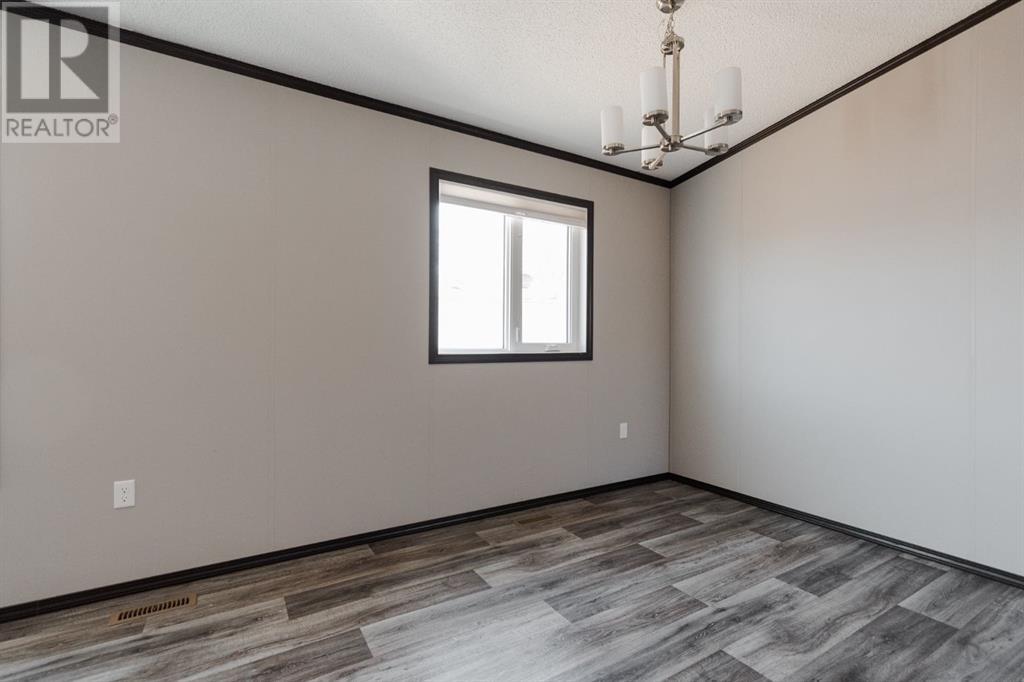 Photo 10 of 280 Clausen Crescent, Fort Mcmurray AB