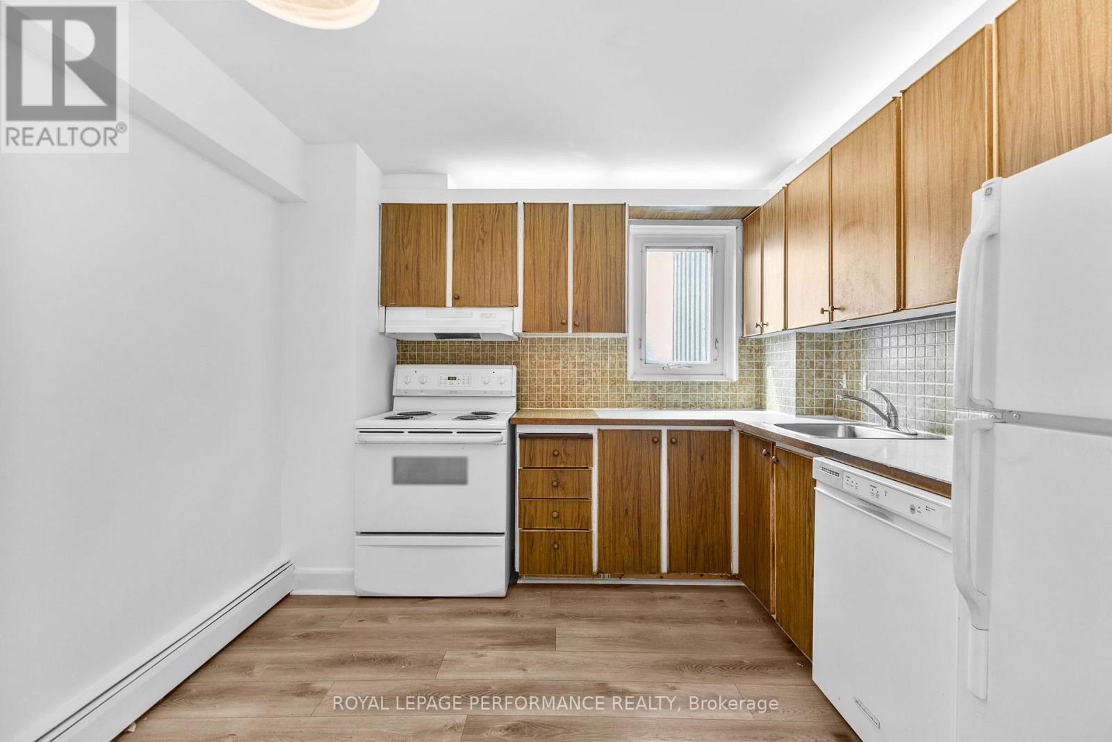 Photo 13 of 1003 1171 Ambleside Drive, Ottawa ON