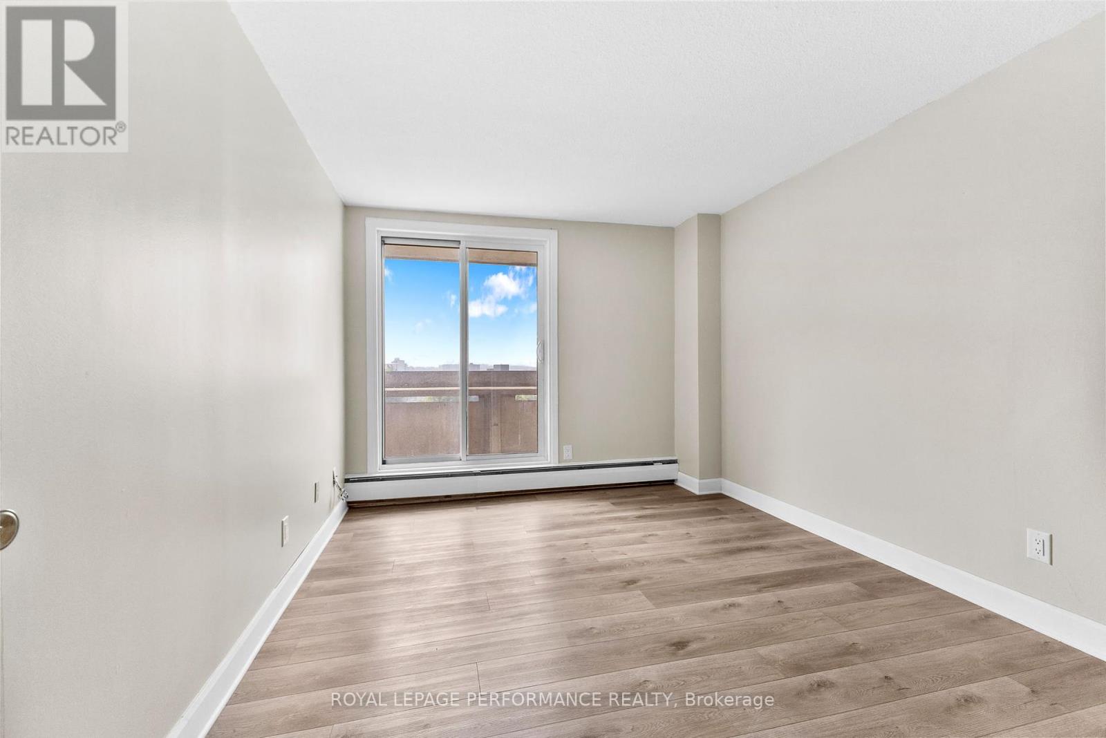 Photo 18 of 1003 1171 Ambleside Drive, Ottawa ON