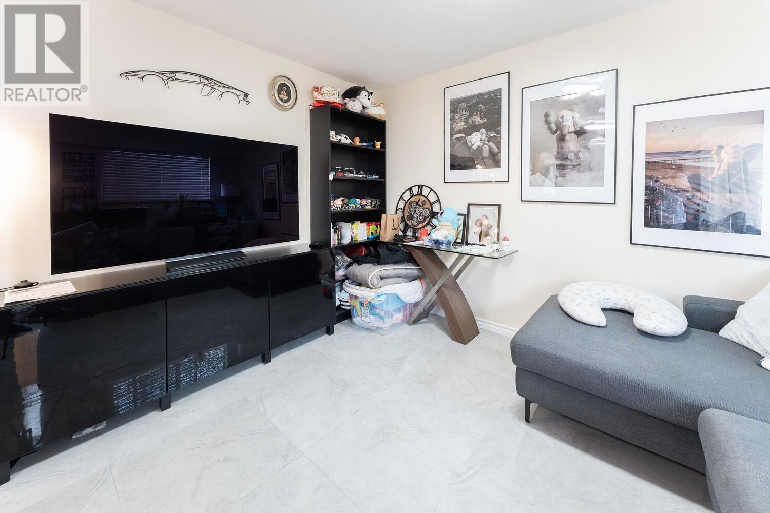 Photo 3 of 3289 Venables Street, Vancouver BC