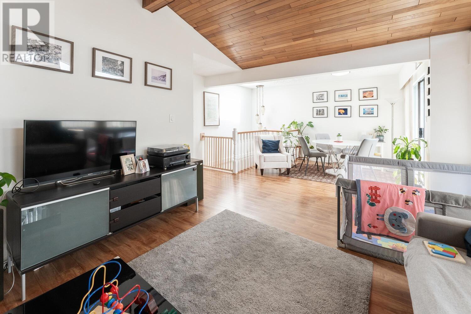 Photo 10 of 3289 Venables Street, Vancouver BC