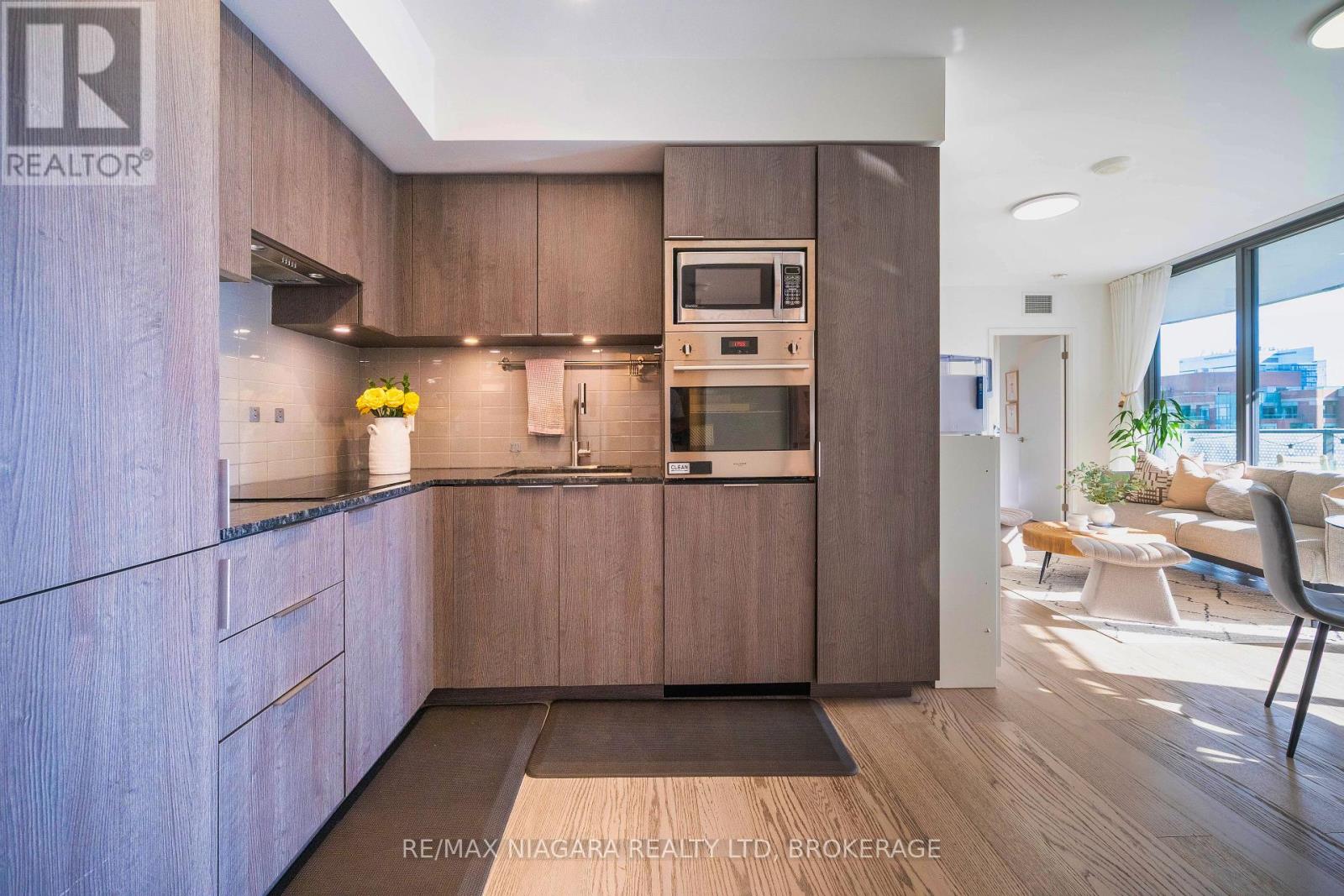 Photo 10 of 1105 11 Wellesley Street W, Toronto ON