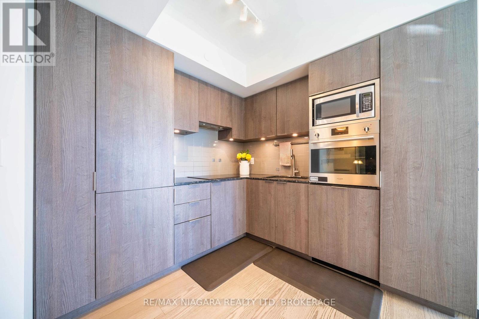 Photo 11 of 1105 11 Wellesley Street W, Toronto ON