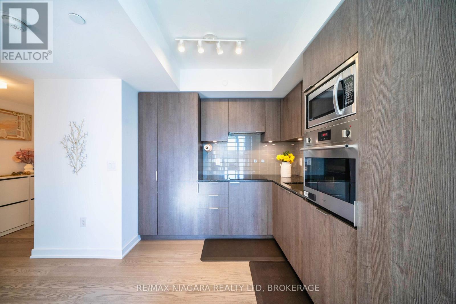 Photo 12 of 1105 11 Wellesley Street W, Toronto ON