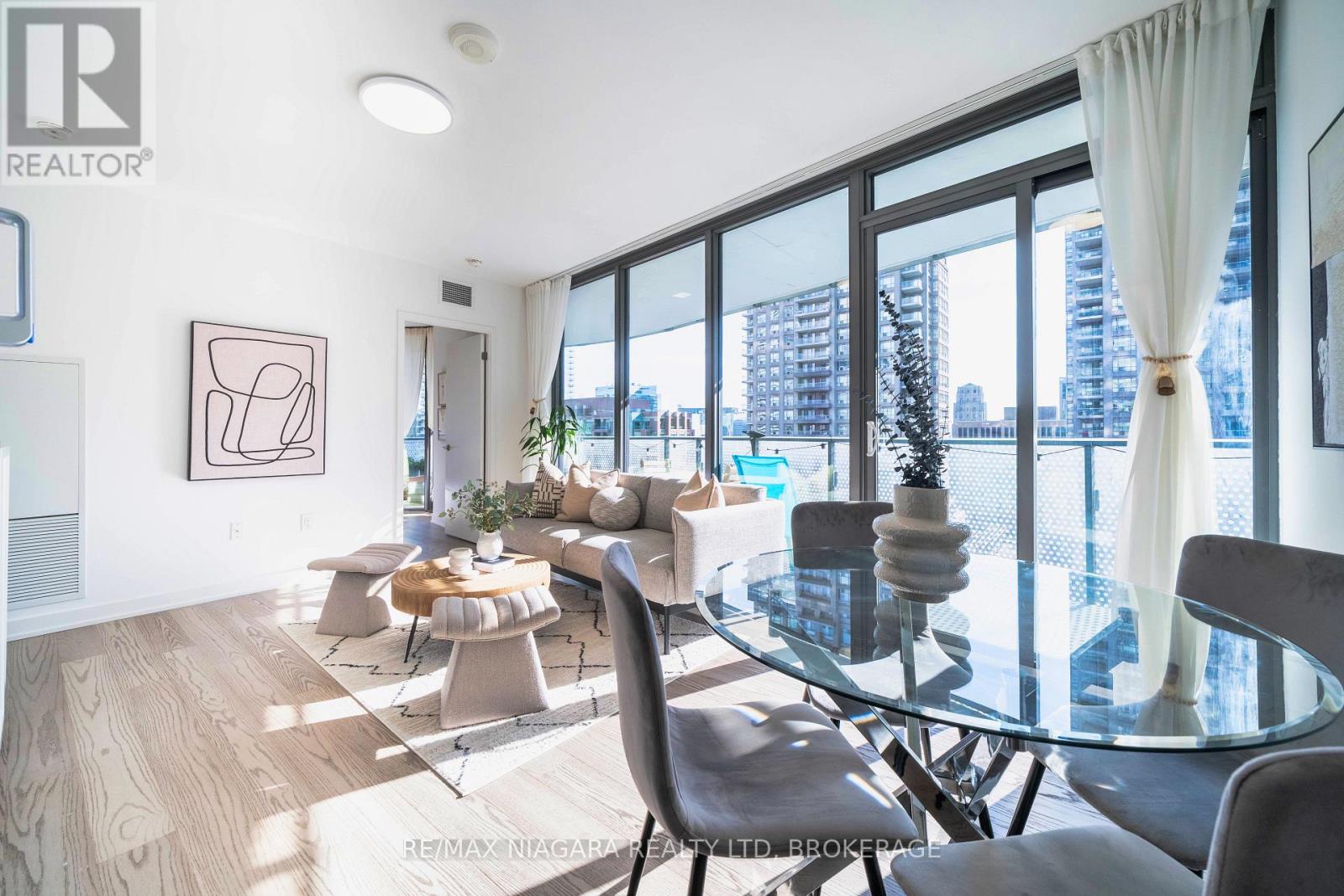 Photo 13 of 1105 11 Wellesley Street W, Toronto ON