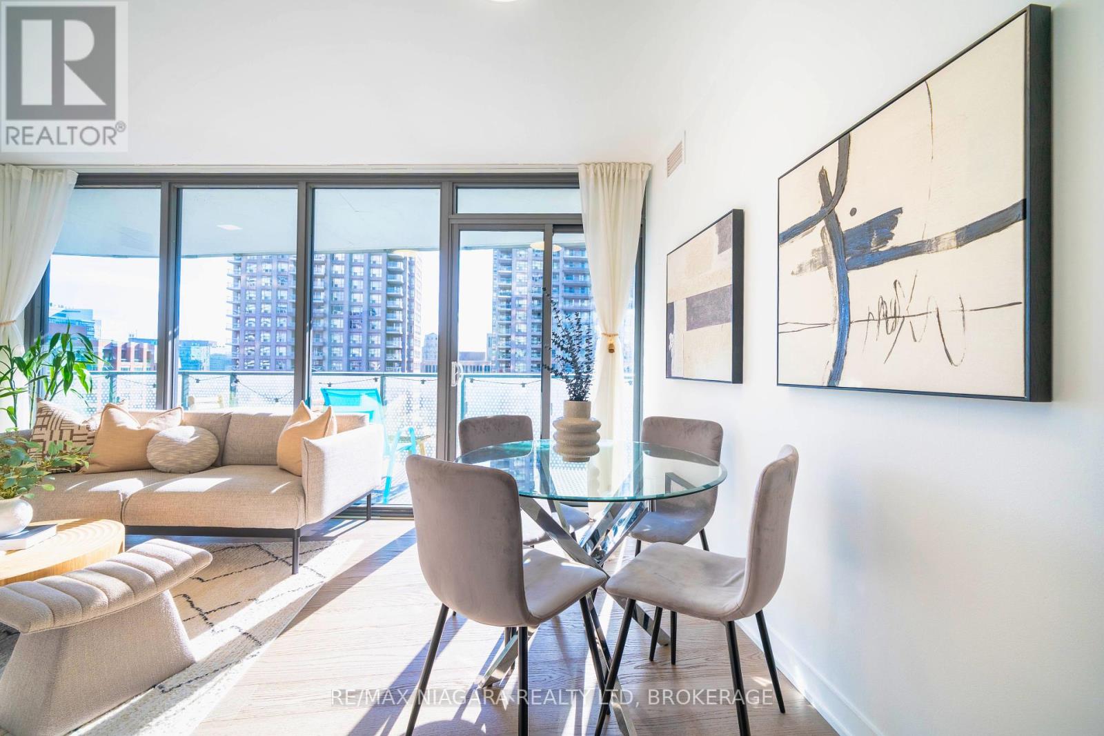 Photo 14 of 1105 11 Wellesley Street W, Toronto ON