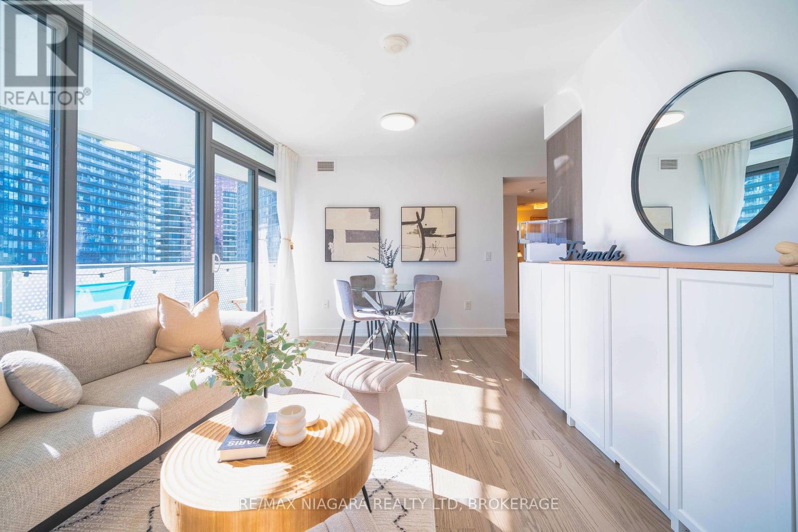 Photo 15 of 1105 11 Wellesley Street W, Toronto ON