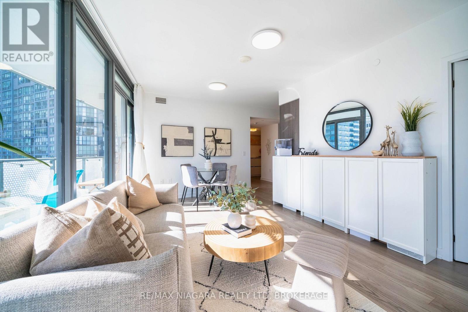 Photo 16 of 1105 11 Wellesley Street W, Toronto ON