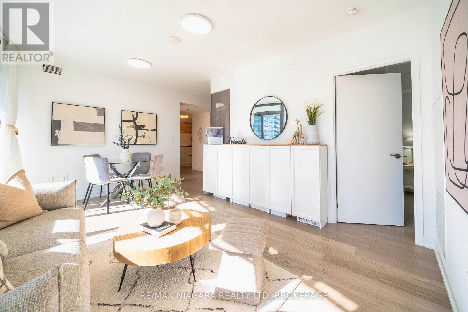Photo 17 of 1105 11 Wellesley Street W, Toronto ON