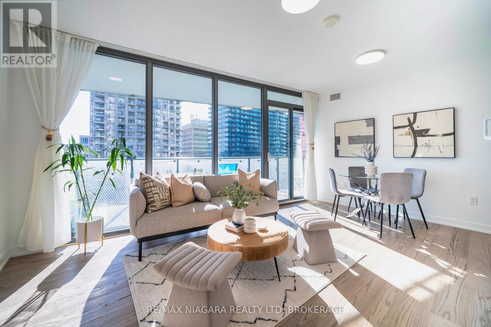 Photo 18 of 1105 11 Wellesley Street W, Toronto ON