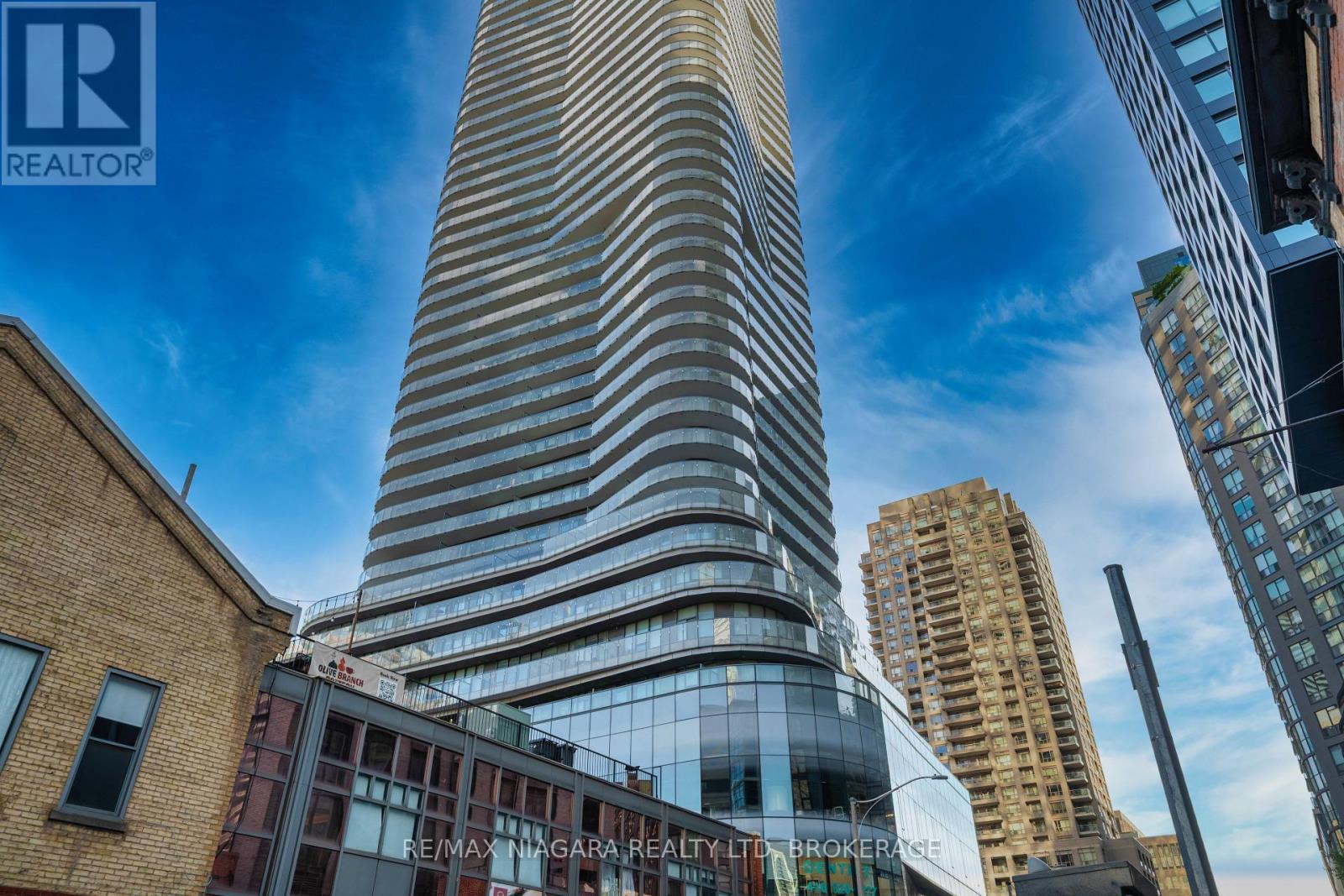 Photo 2 of 1105 11 Wellesley Street W, Toronto ON