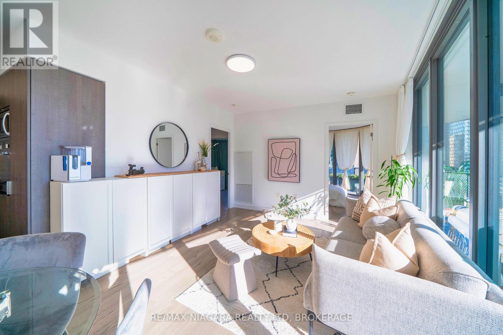 Photo 22 of 1105 11 Wellesley Street W, Toronto ON