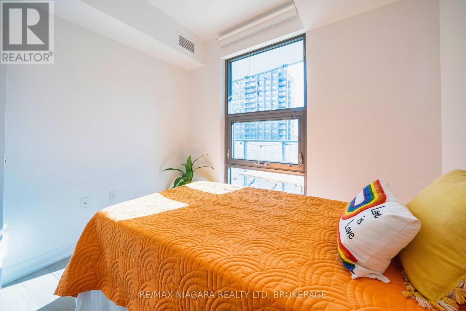 Photo 24 of 1105 11 Wellesley Street W, Toronto ON