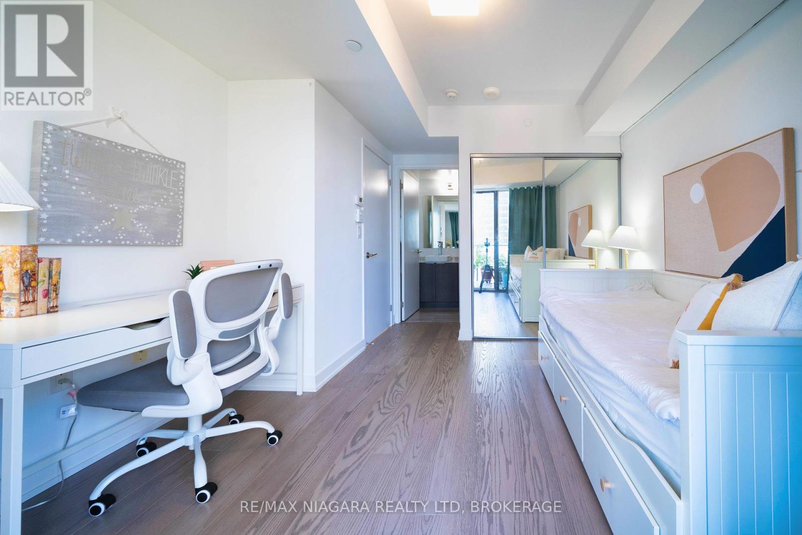 Photo 30 of 1105 11 Wellesley Street W, Toronto ON