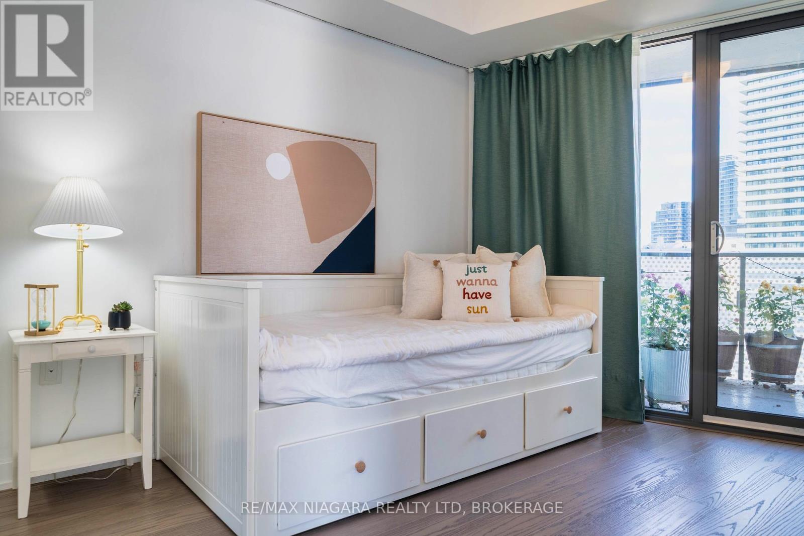 Photo 31 of 1105 11 Wellesley Street W, Toronto ON