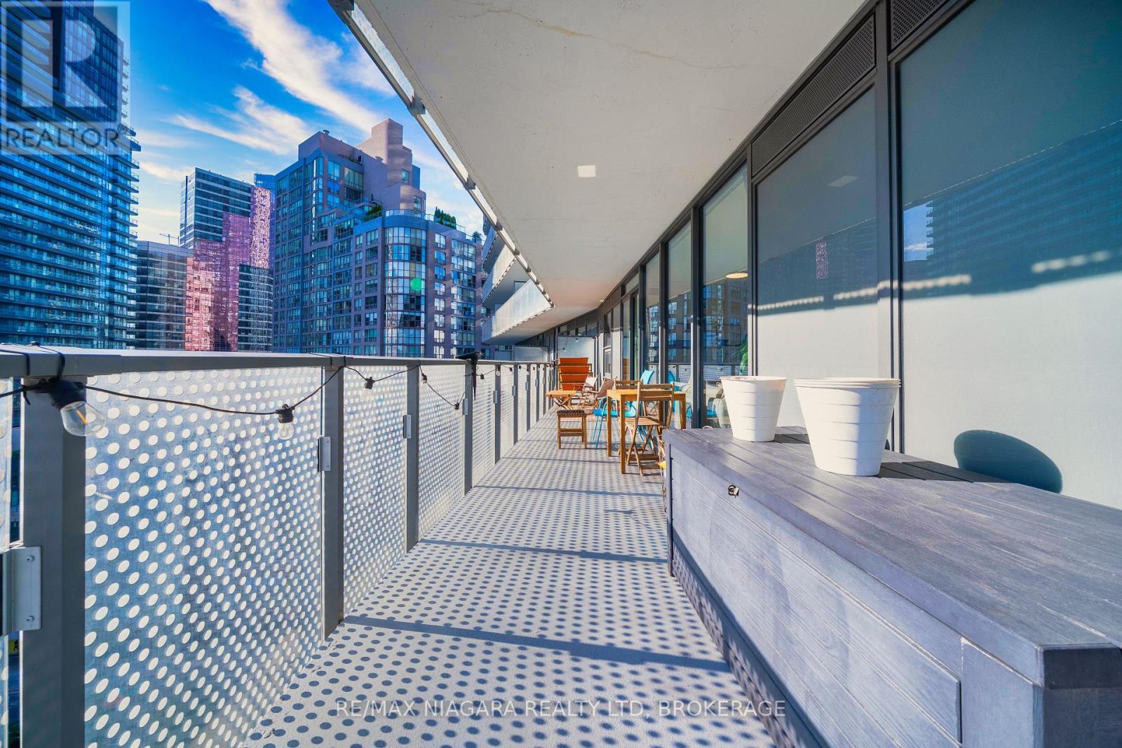 Photo 33 of 1105 11 Wellesley Street W, Toronto ON
