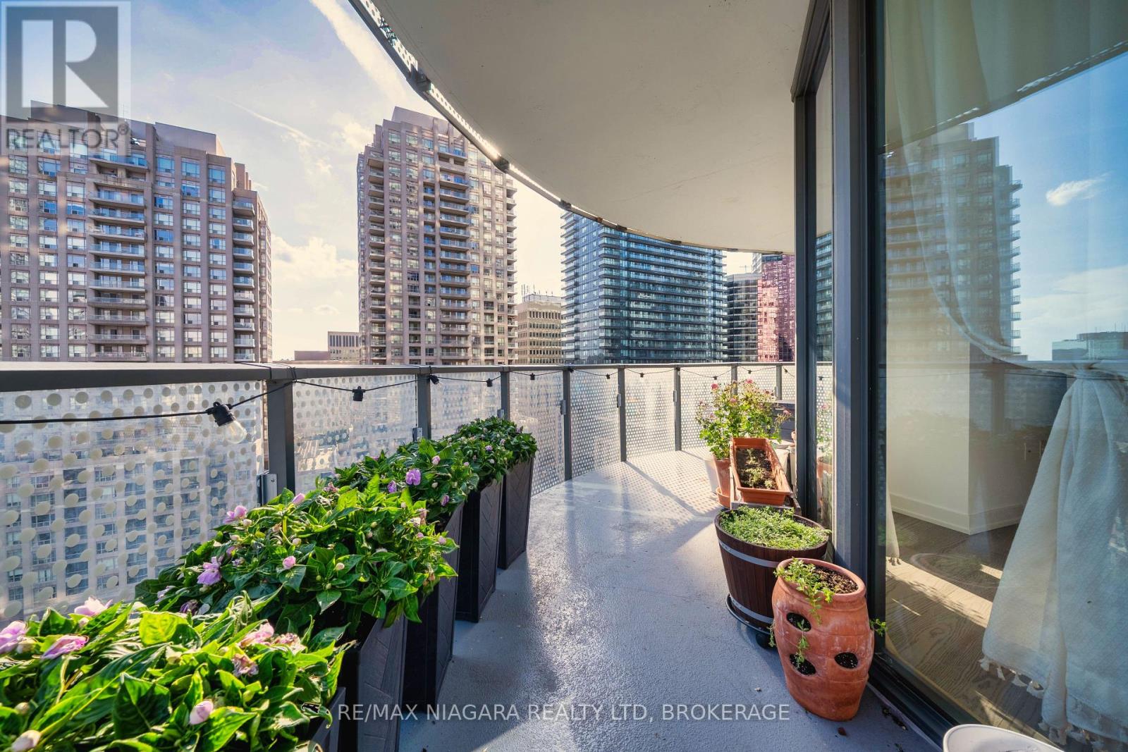 Photo 34 of 1105 11 Wellesley Street W, Toronto ON