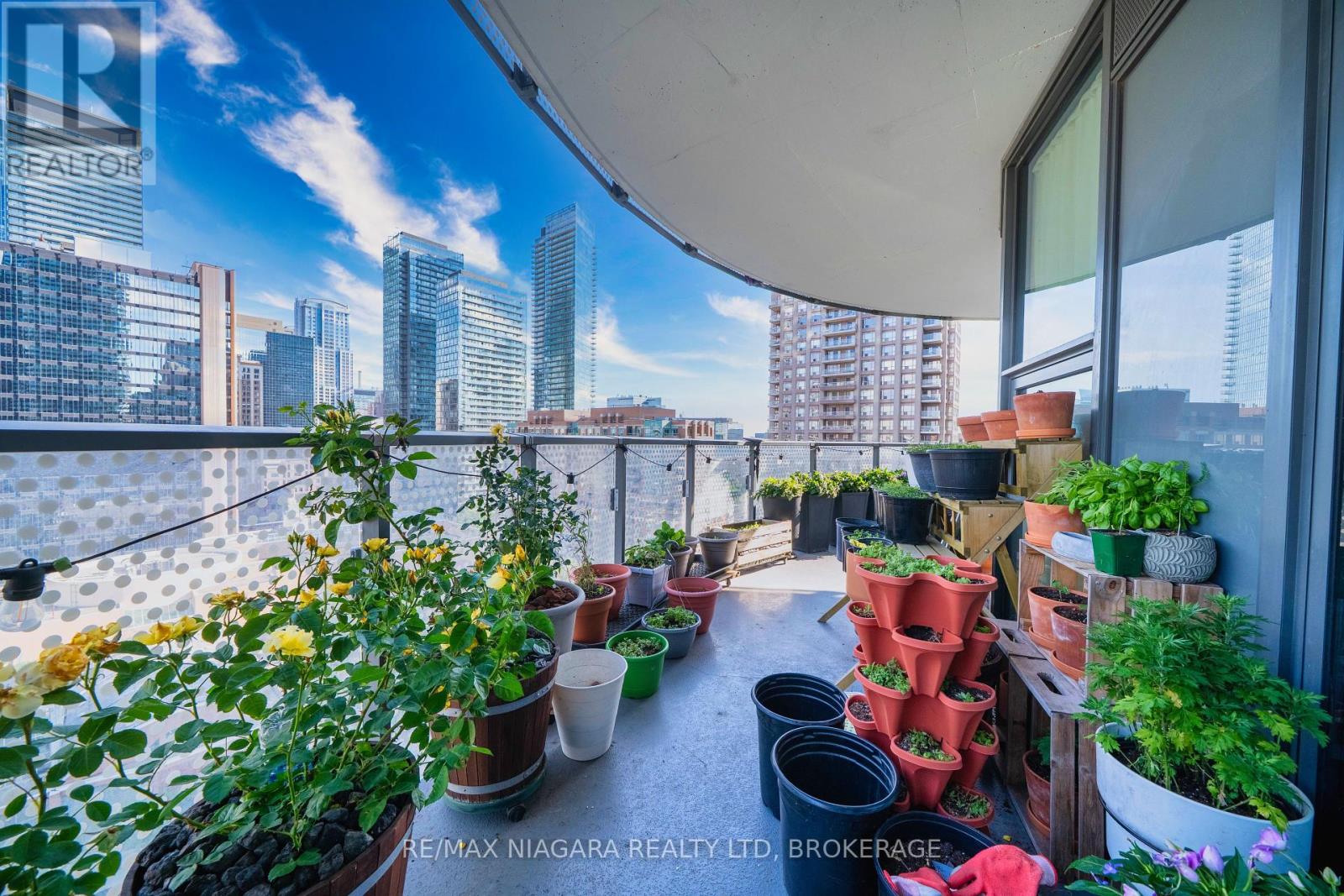 Photo 35 of 1105 11 Wellesley Street W, Toronto ON
