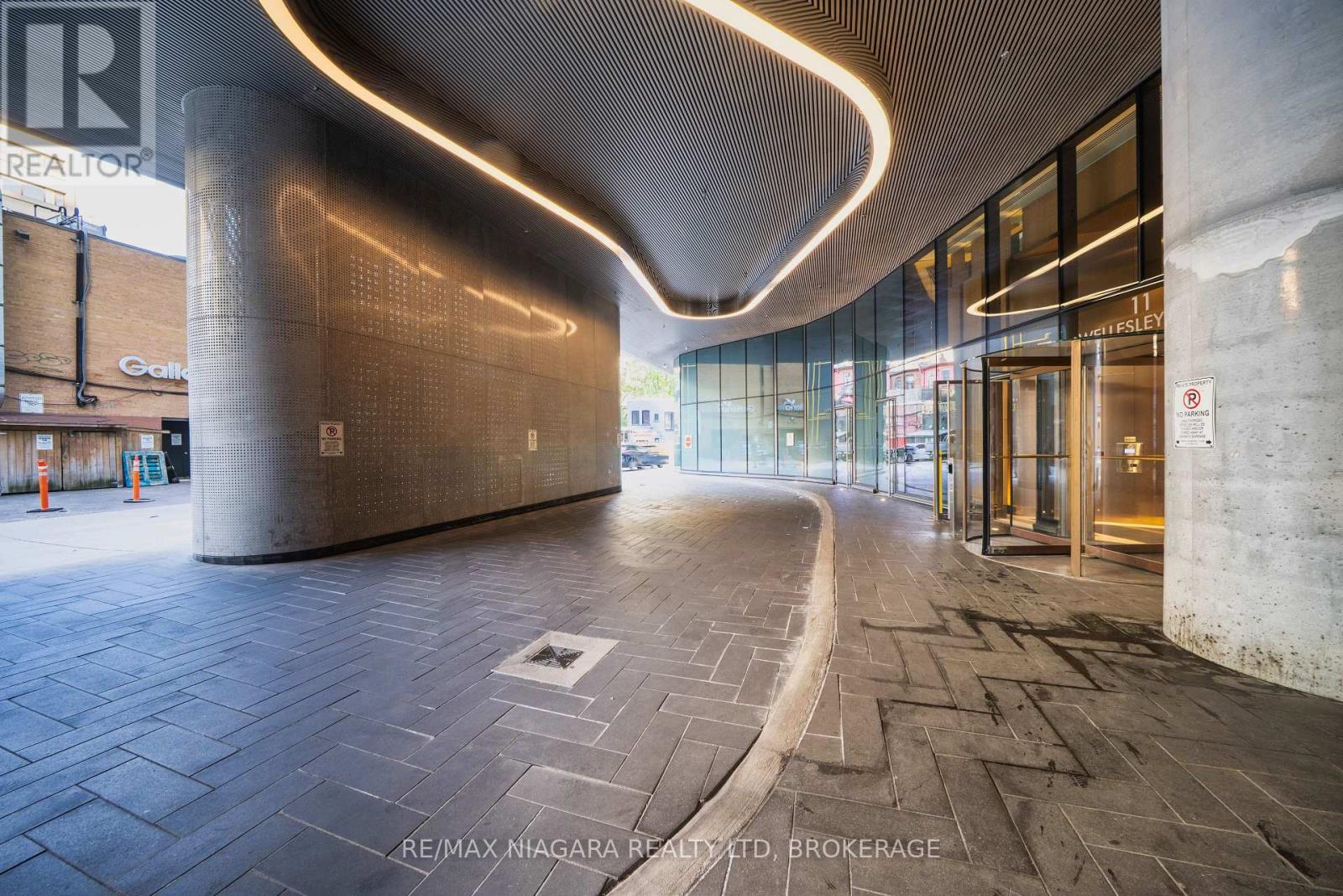 Photo 5 of 1105 11 Wellesley Street W, Toronto ON