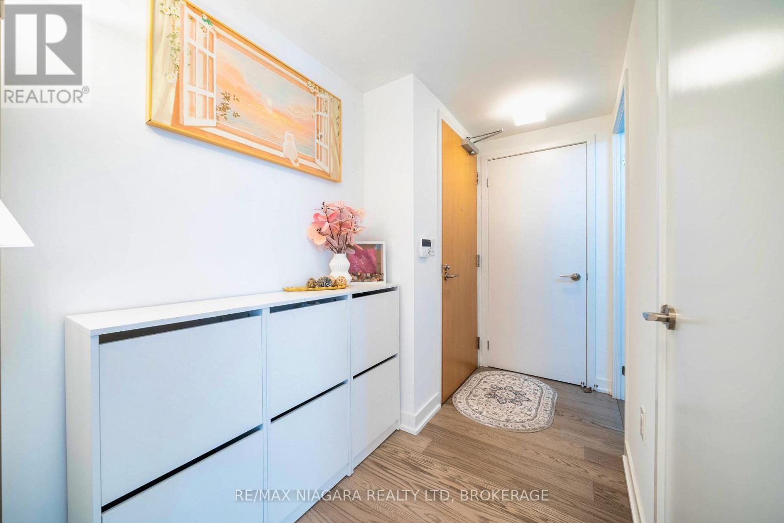 Photo 8 of 1105 11 Wellesley Street W, Toronto ON