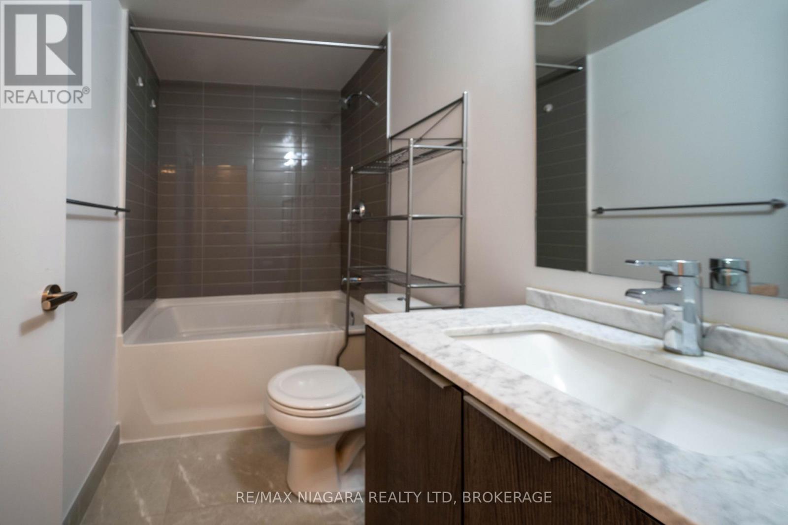 Photo 9 of 1105 11 Wellesley Street W, Toronto ON