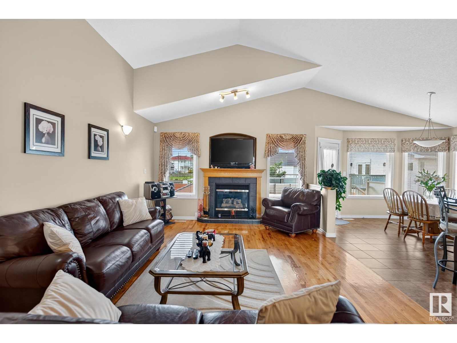 Photo 11 of 7335 164 Av Nw, Edmonton AB