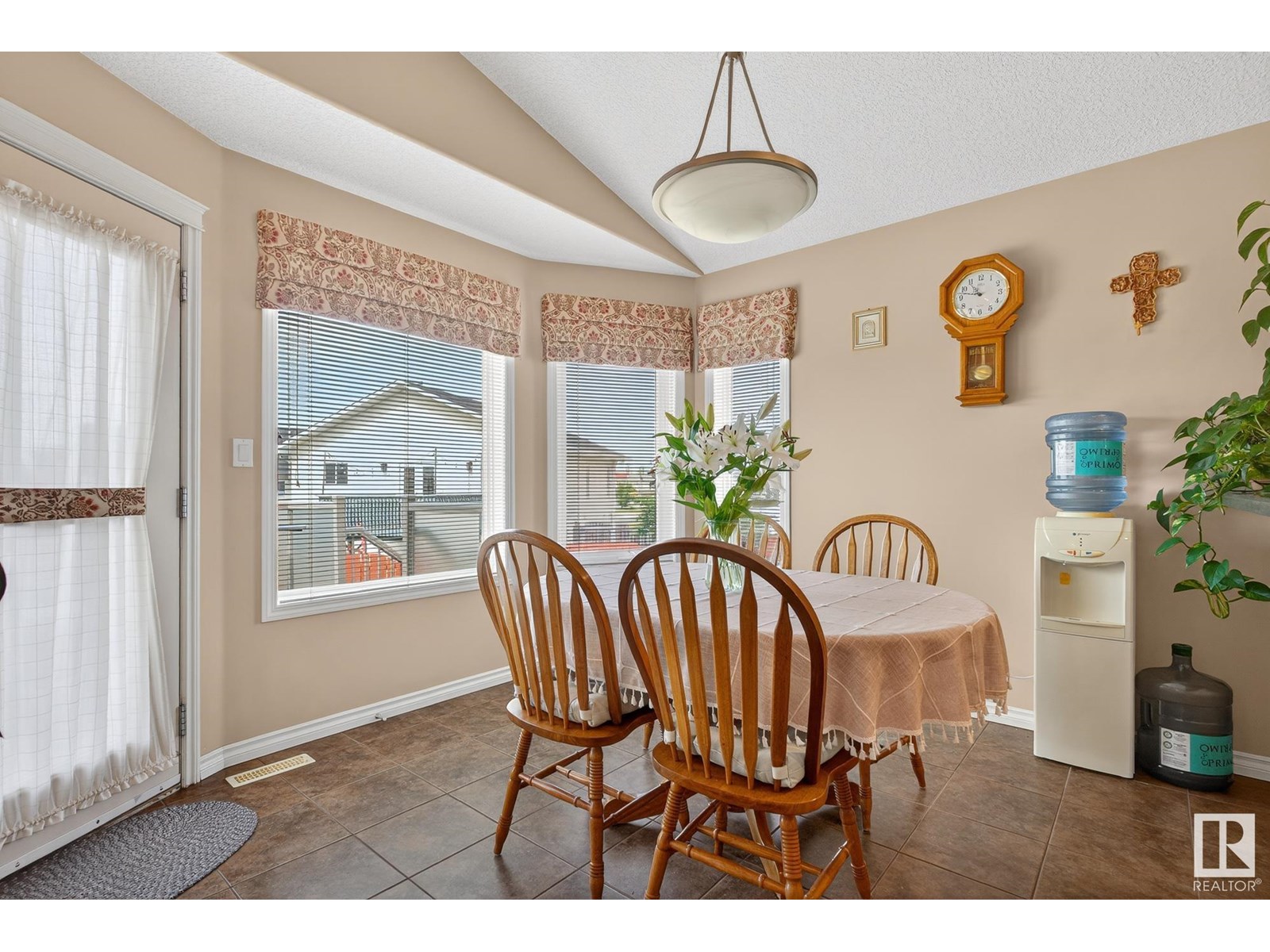 Photo 12 of 7335 164 Av Nw, Edmonton AB