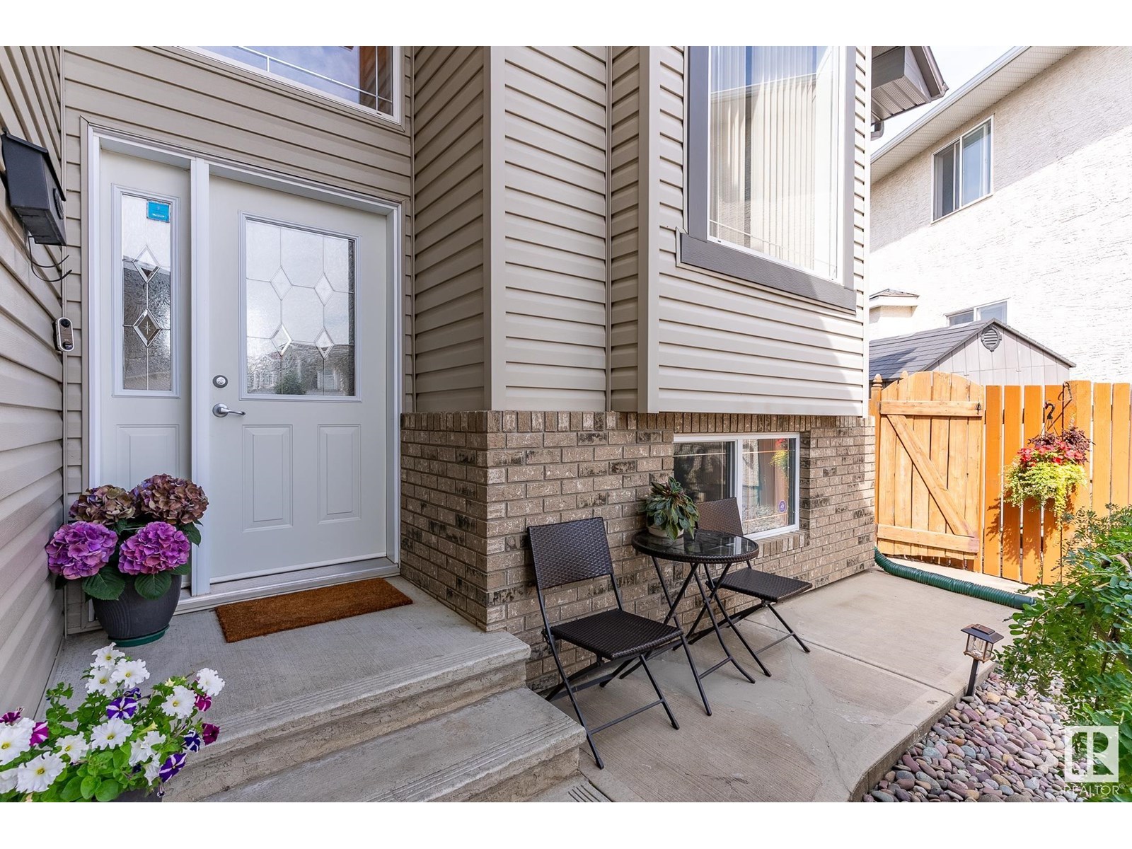 Photo 2 of 7335 164 Av Nw, Edmonton AB