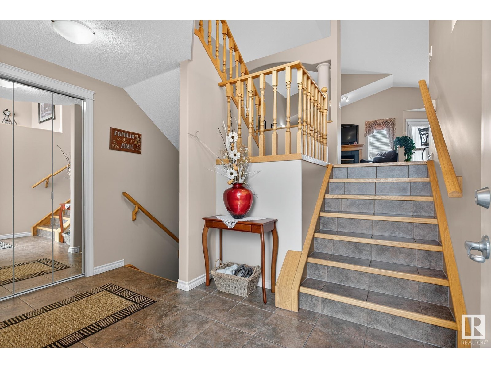 Photo 4 of 7335 164 Av Nw, Edmonton AB