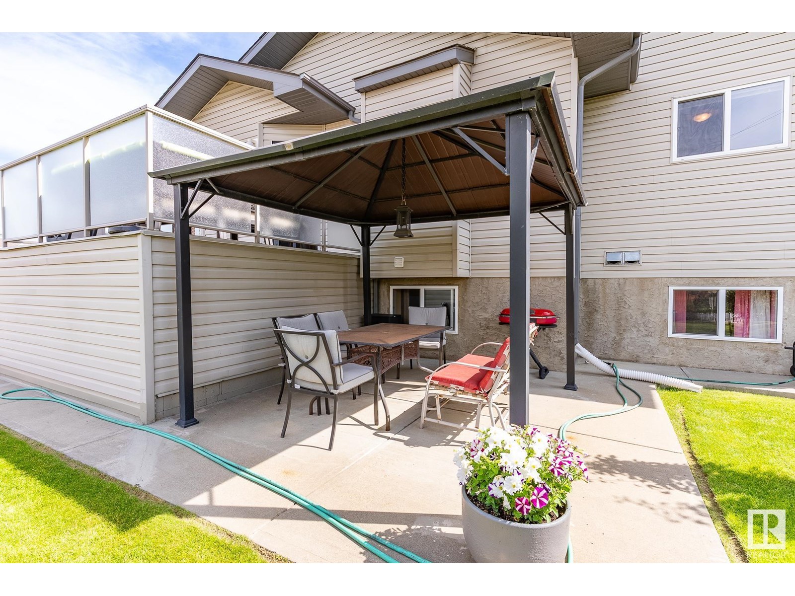 Photo 37 of 7335 164 Av Nw, Edmonton AB