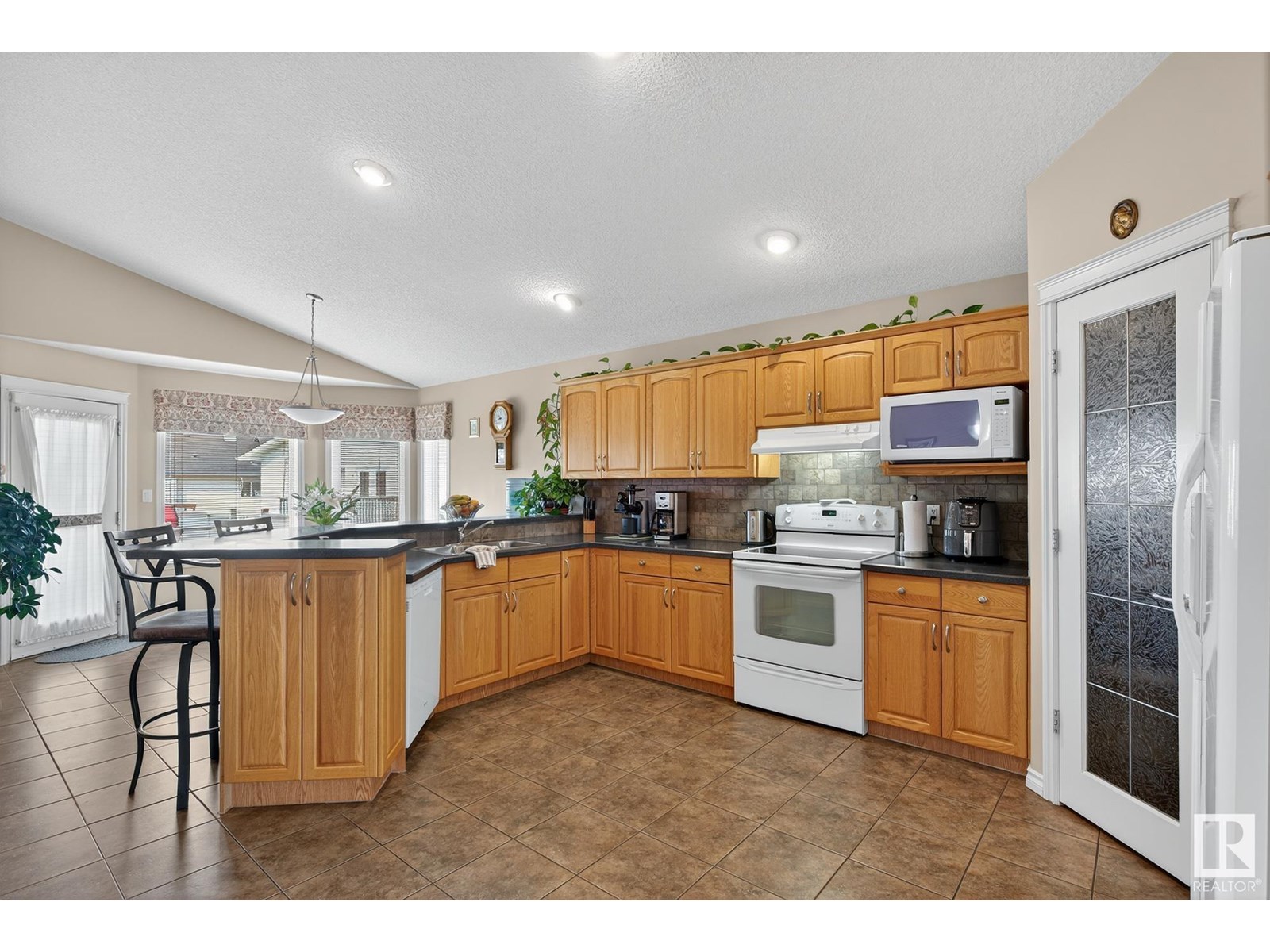 Photo 5 of 7335 164 Av Nw, Edmonton AB