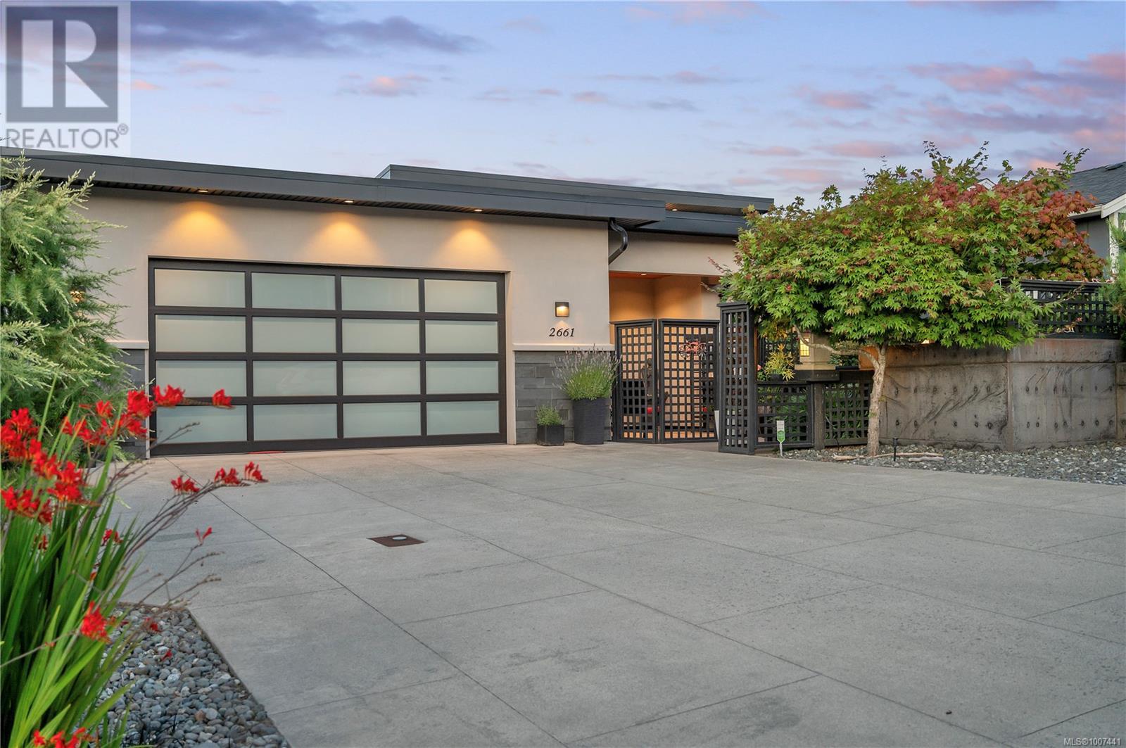 Photo 3 of 2661 Sunderland Rd, Campbell River BC