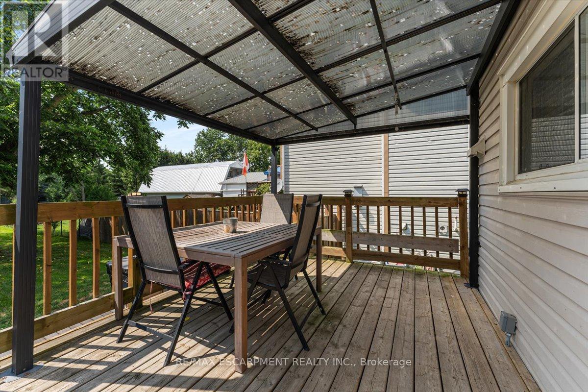 Photo 12 of 231 Vine Street, St Catharines ON