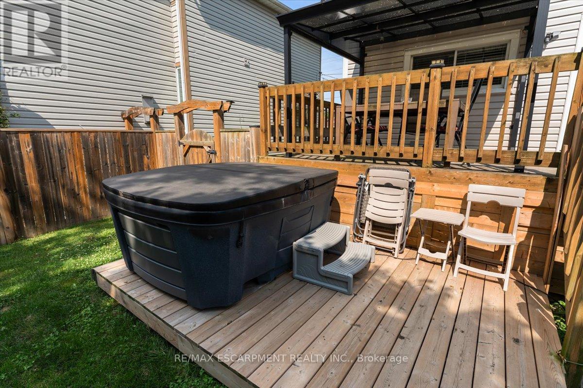 Photo 5 of 231 Vine Street, St Catharines ON