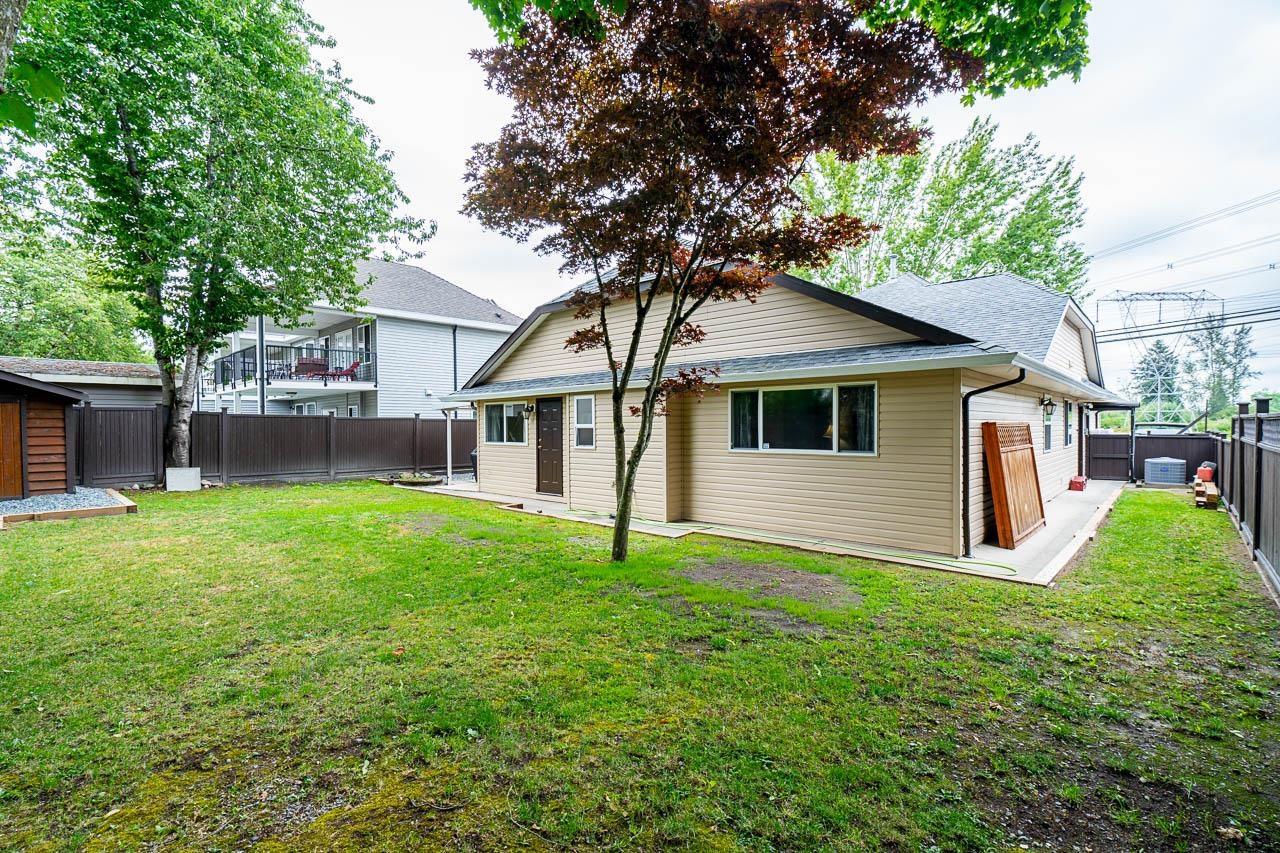 Photo 9 of 18503 60 Avenue, Surrey BC