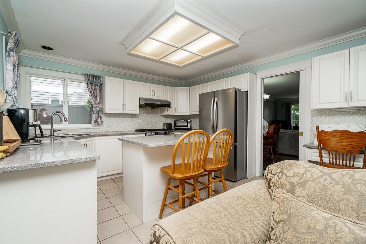 Photo 6 of 18503 60 Avenue, Surrey BC