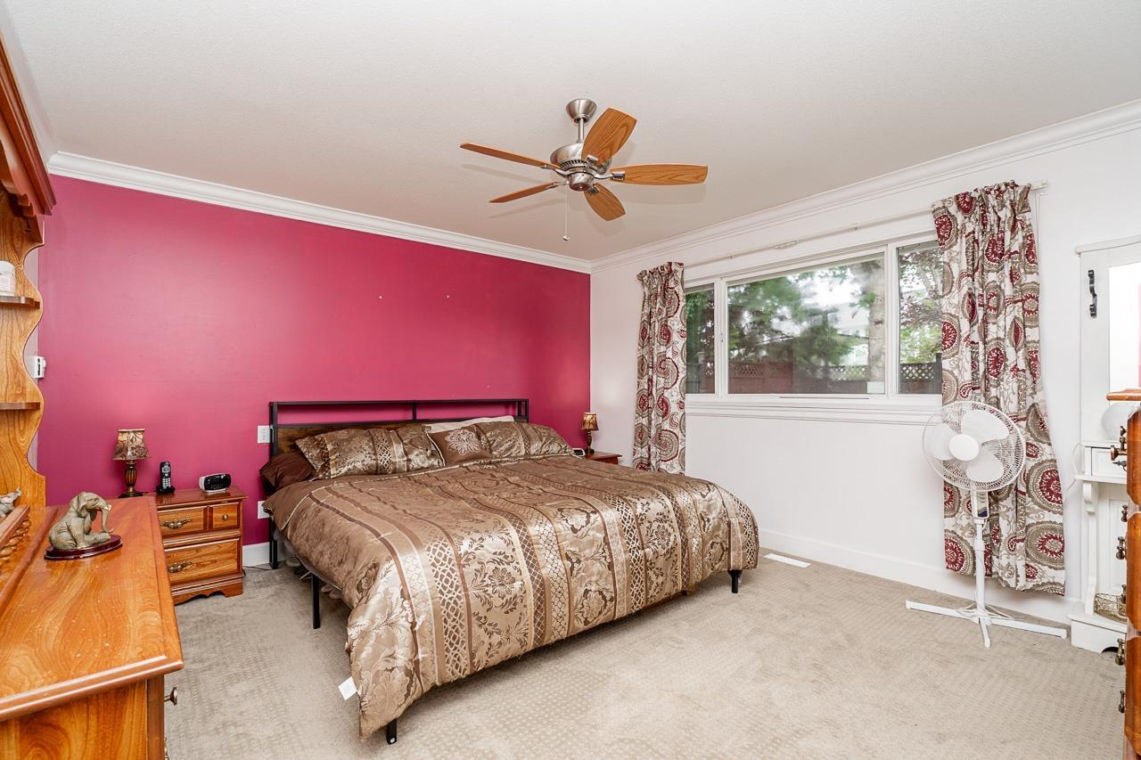 Photo 10 of 18503 60 Avenue, Surrey BC