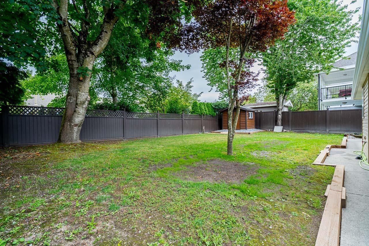 Photo 11 of 18503 60 Avenue, Surrey BC