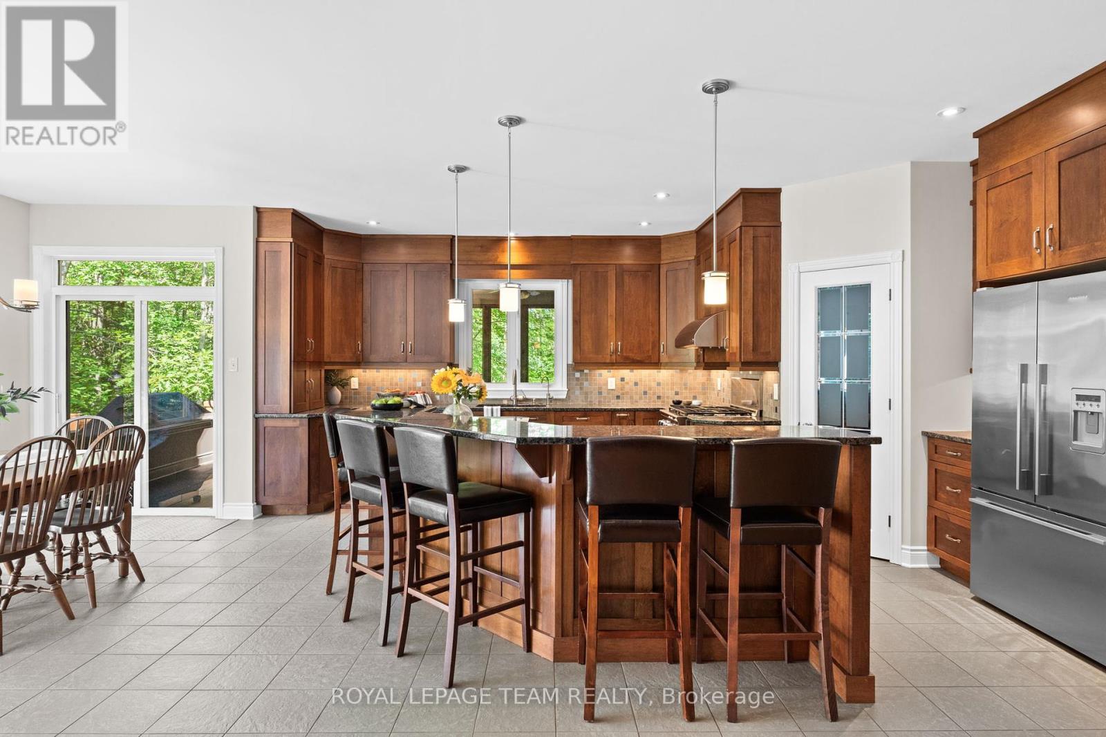 Photo 13 of 387 Ridgeside Farm Drive, Ottawa ON