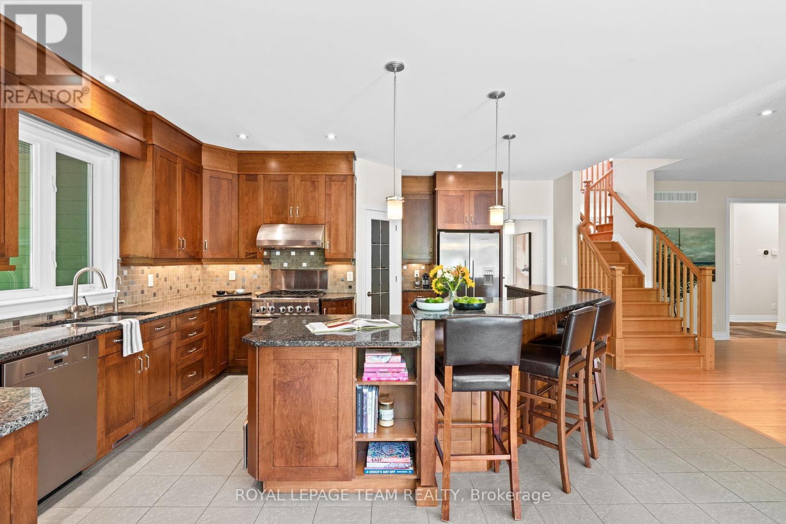 Photo 15 of 387 Ridgeside Farm Drive, Ottawa ON