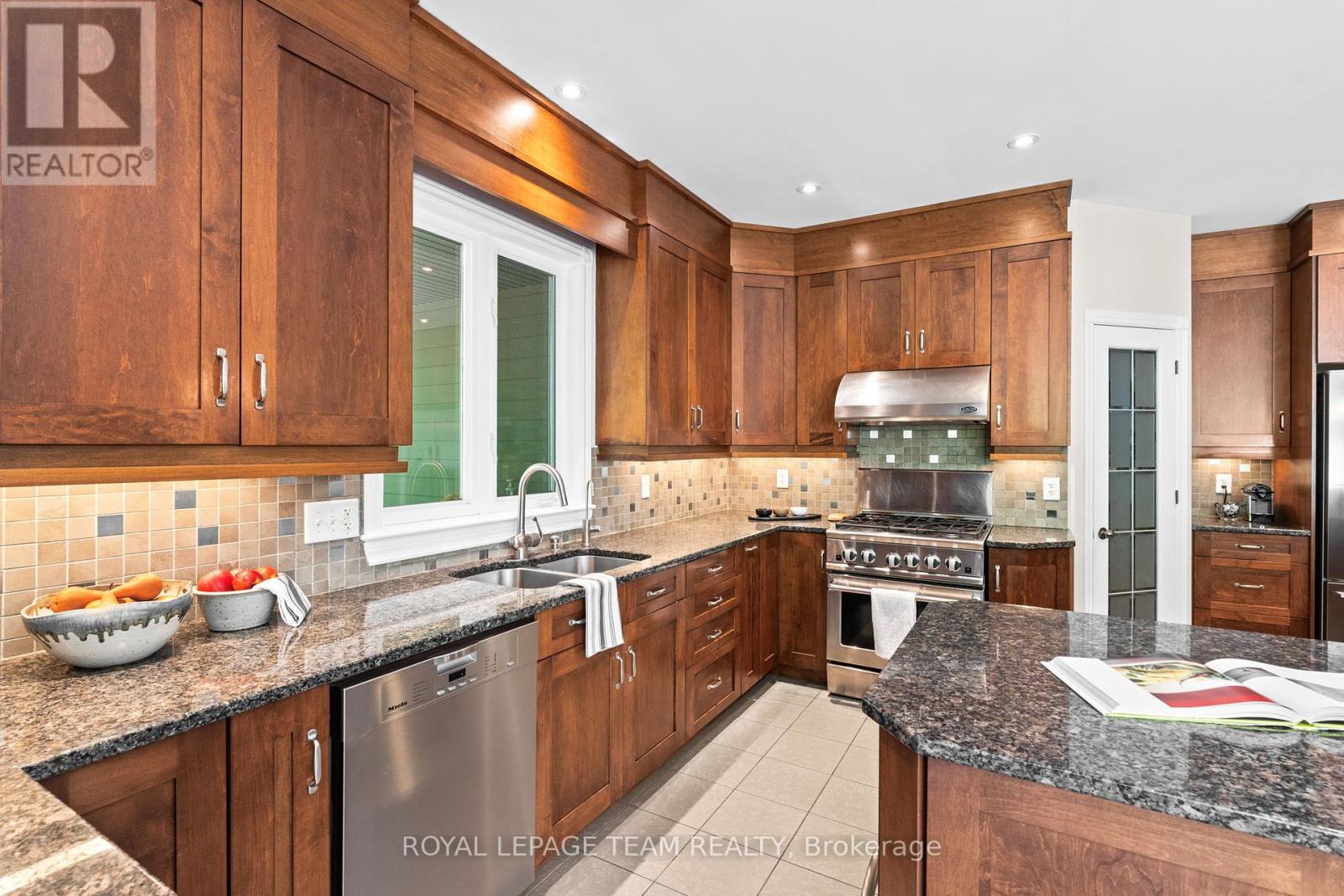 Photo 16 of 387 Ridgeside Farm Drive, Ottawa ON